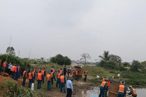 Hơn 1.000 cán bộ quản lý đê 'đỏ mắt' chờ chế độ