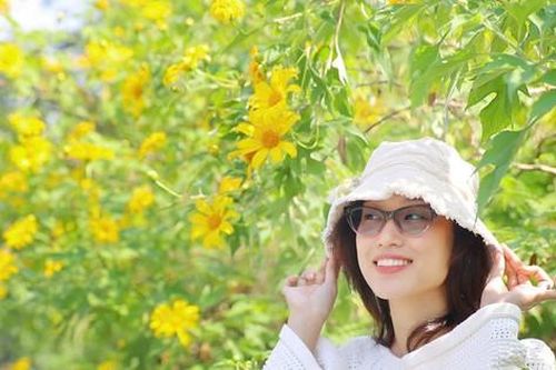 Nườm nượp đi check-in hoa dã quỳ ở ngoại ô Hà Nội