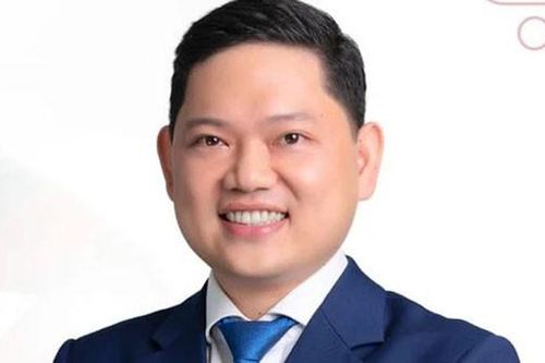 Phó giáo sư trẻ nhất ngành y quê Nam Định, đang làm trưởng khoa một đại học lớn