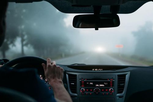 Thầy dạy lái xe chỉ ra 3 bước có thể xử lý nhanh hiện tượng mờ kính chắn gió
