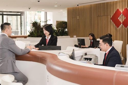 Techcombank được S&P Global Ratings xếp hạng 'BB-' và triển vọng ổn định