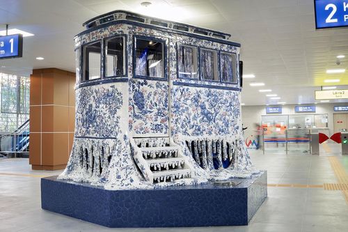 Tàu điện 'leng keng' từ 15.000 mảnh gốm - món quà đặc biệt từ dự án metro Nhổn - ga Hà Nội