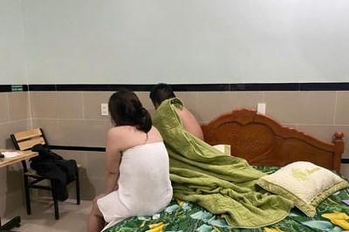 Bắt quả tang 2 cơ sở lưu trú, xoa bóp hoạt động 'mua dâm và kích dục'