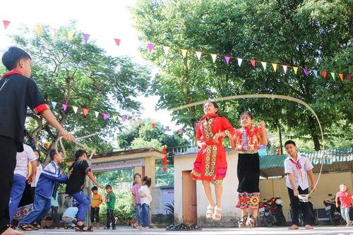 Đưa trò chơi dân gian vào trường học ở vùng cao Nghệ An
