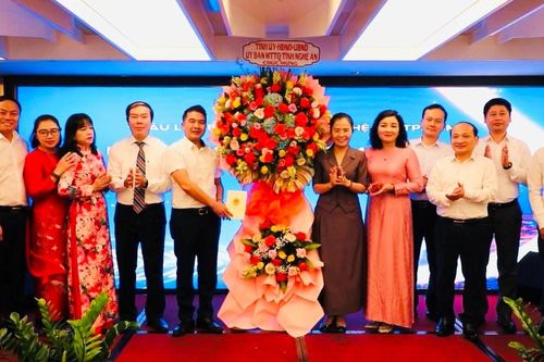 Nhà báo xứ Nghệ tại TP Hồ Chí Minh phát động chương trình thiện nguyện 'Nâng bước em đến trường'