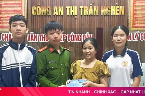 Nhóm học sinh Can Lộc nhặt được của rơi tìm người trả lại