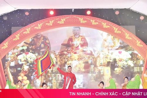 Từng bừng khai hội đền Cả - Dinh đô Quan Hoàng Mười