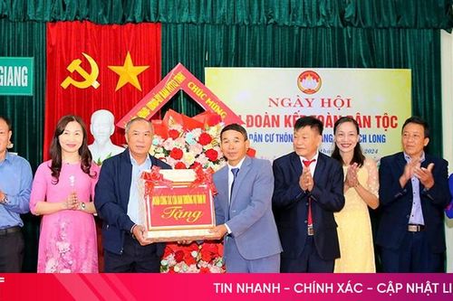 Lãnh đạo tỉnh chung vui ngày hội đại đoàn kết tại các địa phương