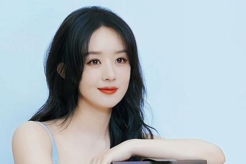 Con trai của Triệu Lệ Dĩnh hơn 5 tuổi đã đẹp chuẩn mỹ nam tương lai