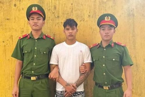 Cả mẹ lẫn con mắc lừa thanh niên SN 2002