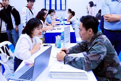 Hỗ trợ việc làm cho người lao động ngoài nước trở về