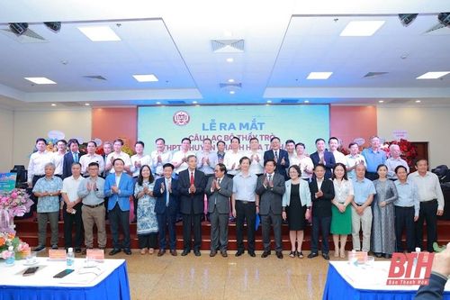 Ra mắt Câu lạc bộ 'Thầy trò THPT chuyên Thanh Hóa tại Hà Nội'