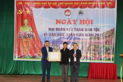 Ngày hội Đại đoàn kết toàn dân tộc và văn hóa quân dân Bản Lang 2 năm 2024