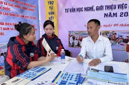 Văn Lãng: Hơn 1500 người tham gia ngày hội tư vấn học nghề, giới thiệu việc làm trong và ngoài nước