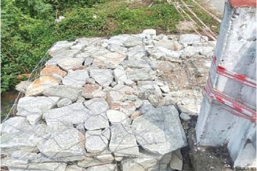Duy tu, sửa chữa cầu yếu để đảm bảo an toàn giao thông