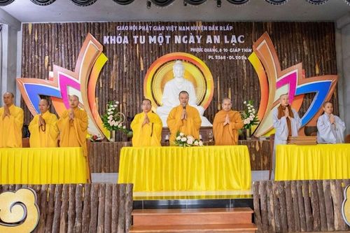 Đắk Nông: Ban Trị sự H.Đắk R'lấp tổ chức khóa tu Ngày an lạc tại chùa Phước Quang