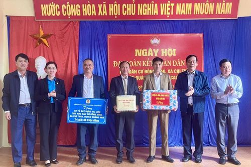 Trưởng Ban Dân vận Tỉnh ủy Hà Ngọc Giáp dự Ngày hội Đại đoàn kết toàn dân tộc tại huyện Quảng Hòa