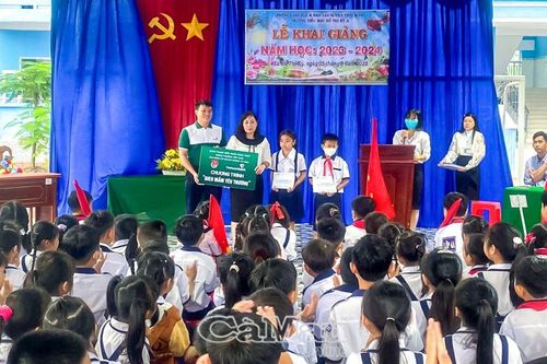 Nhớ lời Bác dạy, ra sức phát huy sức trẻ