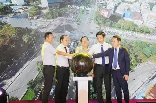 Kim Long Motor khai trương showroom tại TPHCM và giới thiệu hệ thống phân phối, đại lý