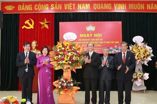 Đồng chí Bùi Huyền Mai dự Ngày hội Đại đoàn kết toàn dân tộc tại phường Khương Mai