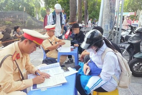 Hiểm họa từ việc học sinh chưa đủ tuổi điều khiển xe mô tô