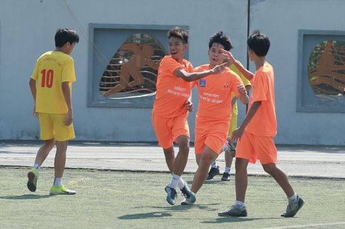 Hình ảnh loạt trận 10h00 ngày 10-11