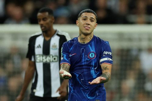Enzo Fernandez từ ngôi sao trăm triệu USD đến dự bị