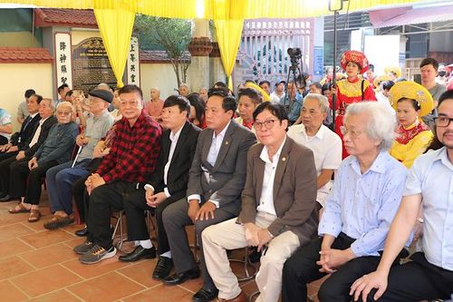 Dâng hương tưởng niệm Đức Thành Hoàng làng Xuân Cầu