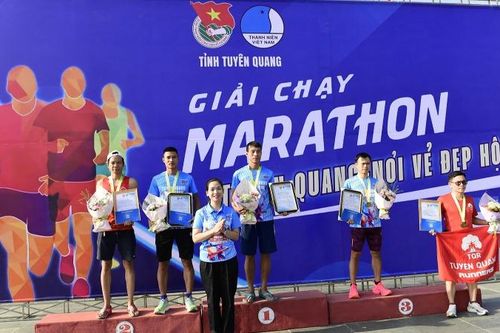 Gần 1.500 vận động viên tham gia giải chạy Marathon 'Tuyên Quang-Nơi vẻ đẹp hội tụ'