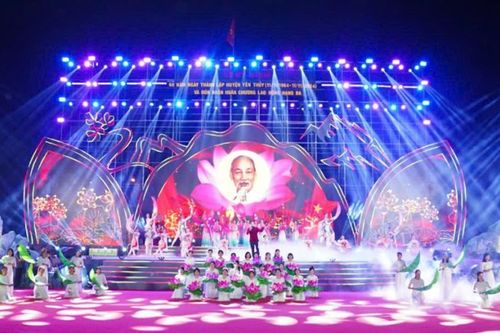 Phó Chủ tịch Quốc hội Trần Quang Phương dự Lễ kỷ niệm 60 năm Ngày thành lập huyện Yên Thủy