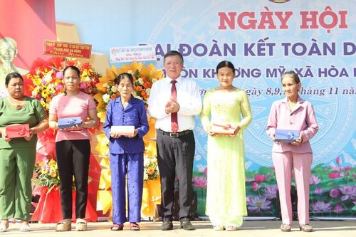 Chủ tịch Ủy ban Mặt trận Tổ quốc Việt Nam thành phố Đà Nẵng dự ngày hội Đại đoàn kết toàn dân tộc tại xã Hòa Phong, Hòa Vang