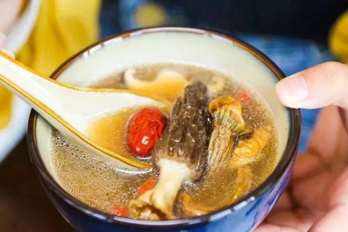 Uống nước hầm xương để bổ sung canxi và sự thật gây sốc