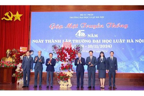 45 năm thành lập Trường Đại học Luật Hà Nội: Không ngừng nâng cao vị thế, uy tín, thương hiệu