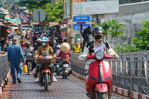 Cận cảnh 2 cây cầu xuống cấp nghiêm trọng ở khu Nam TPHCM