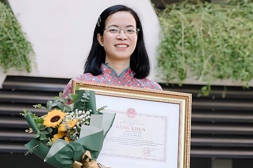 Nữ phó giáo sư trẻ nhất ngành Toán quê Bình Định, học thạc sĩ, tiến sĩ chỉ 4 năm