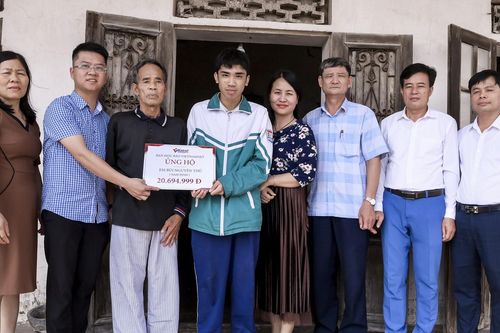 Em Bùi Nguyên Thủ ở Nam Định xúc động đón nhận tấm lòng bạn đọc báo VietNamNet