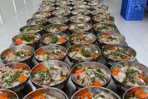 Bình Dương xử phạt nhiều doanh nghiệp cung cấp suất ăn công nghiệp