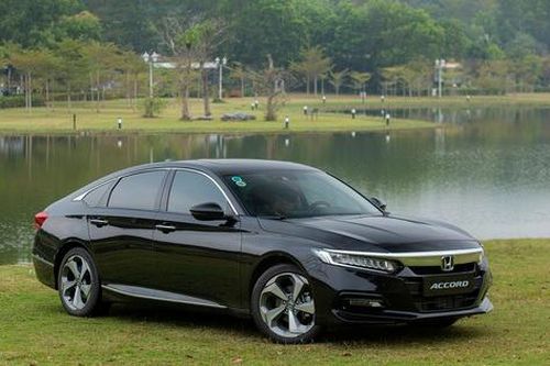 Nhiều mẫu xe sedan giảm giá mạnh trong tháng 11