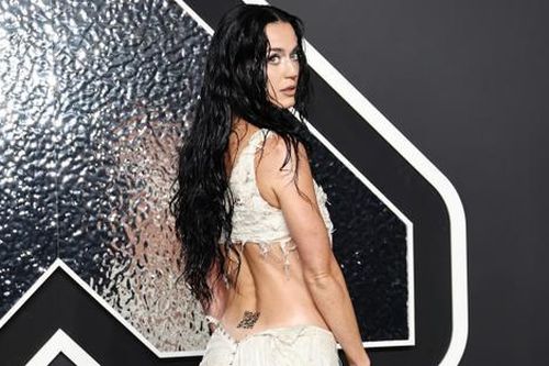 Katy Perry đáng thương hơn cả Ariana Grande