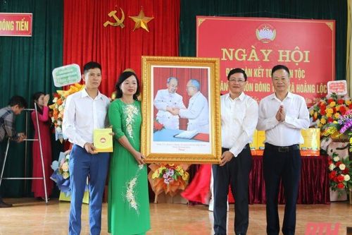 Phó Chủ tịch UBND tỉnh Mai Xuân Liêm dự Ngày hội Đại đoàn kết toàn dân tộc tại thôn Đông Tiến, xã Hoằng Lộc