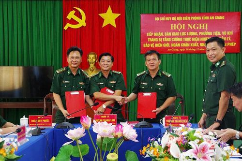 Tiếp nhận lực lượng, phương tiện, vũ khí trang bị tăng cường thực hiện nhiệm vụ trên sông Tiền