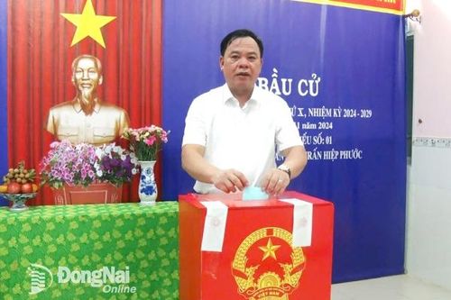 Chủ tịch UBND tỉnh Võ Tấn Đức dự Lễ khai mạc bầu trưởng ấp tại khu phố Mỹ Khoan