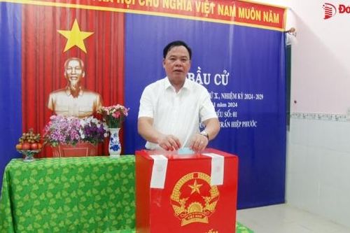 Chủ tịch UBND tỉnh Võ Tấn Đức dự Lễ khai mạc bầu trưởng ấp tại khu phố Mỹ Khoan