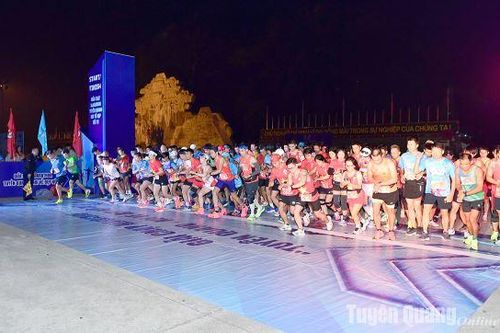Gần 1.500 vận động viên tham gia giải chạy Maraton 'Tuyên Quang - Nơi vẻ đẹp hội tụ'
