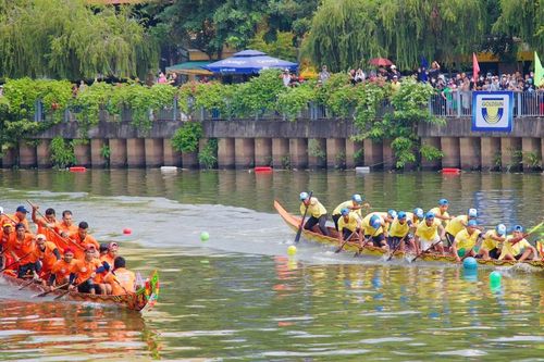 Lễ hội đua ghe ngo của người Khmer trên kênh Nhiêu Lộc - Thị Nghè (TP.HCM)