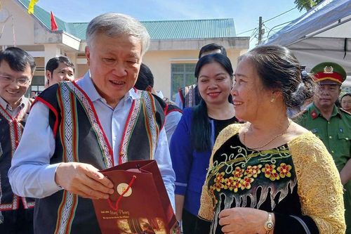 Phó Thủ tướng Thường trực Chính phủ: Phát huy sức mạnh đoàn kết, đưa Ia Nueng trở thành 'điểm sáng' du lịch cộng đồng