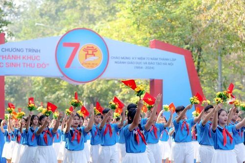 Rộn ràng 'Hành khúc học sinh Thủ đô' chào mừng kỷ niệm 70 năm thành lập ngành Giáo dục Hà Nội