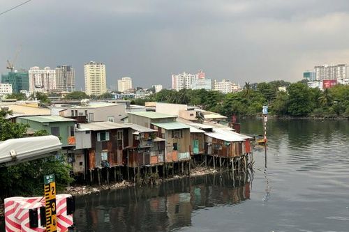 Nhiều khó khăn trong việc di dời nhà ven kênh rạch