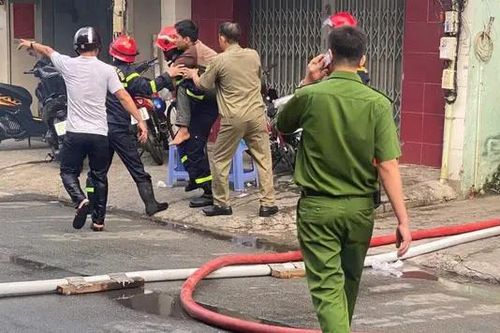 Cháy nhà dân tại Quận 10: Cảnh sát cứu được nhiều người
