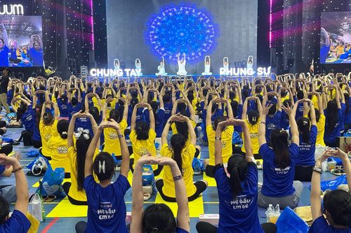 300 mẹ bầu ở TP.HCM đồng diễn Yoga lan tỏa năng lượng tích cực